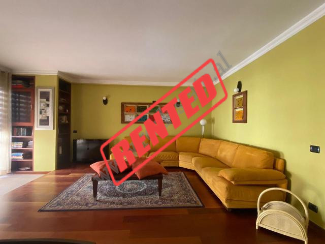 Apartament 2+1 me qira ne rrugen Hoxha Tahsim prane Pazarit te Ri ne Tirane.
Ndodhet ne katin e 4 t Apartament 2+1 me qira ne rrugen Hoxha Tahsim prane Pazarit te Ri ne Tirane.
Ndodhet ne katin e 4 t